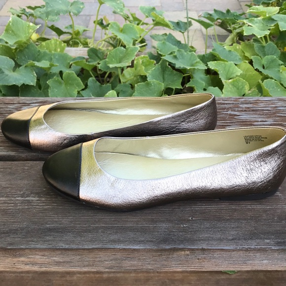 gold flat dress shoes